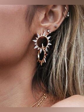 ETTIKA
Golden Double Sun Earrings with Crystals